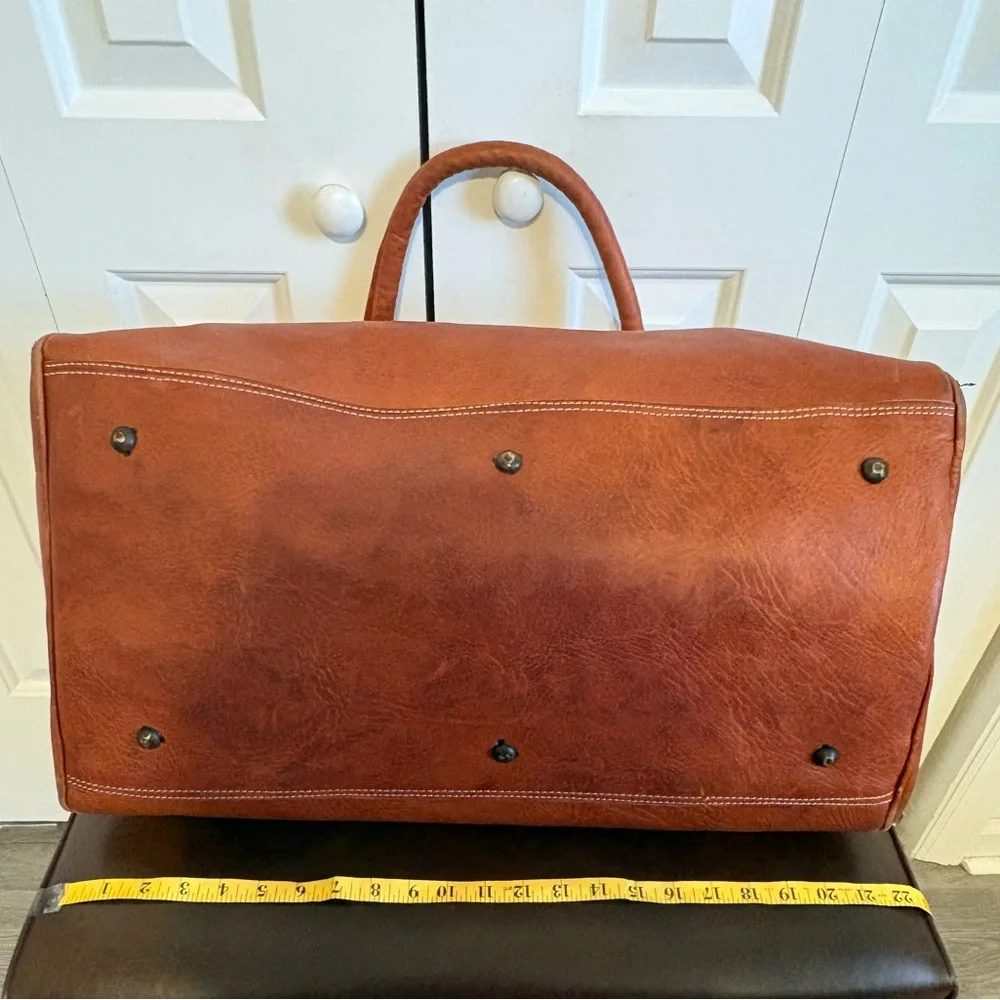 MUST SEE! 11”Hx22”Wx11”D Vintage, X-Large Leather Duffel Bag in Rich Brown